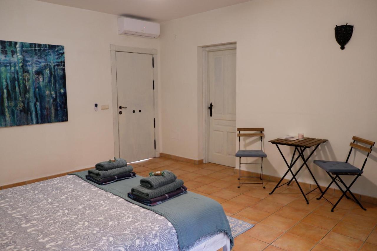 Vegan Guesthouse Finca Pereila Коин Экстерьер фото